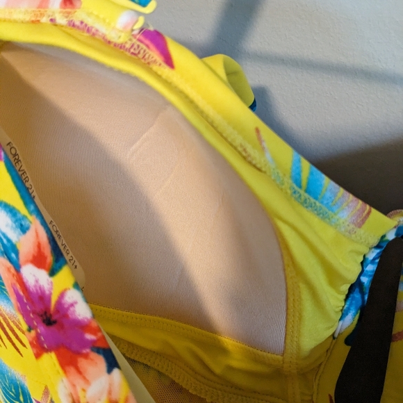 Forever 21 Yellow Floral Ruffle One Piece Swimsuit, size 1X - Picture 8 of 9
